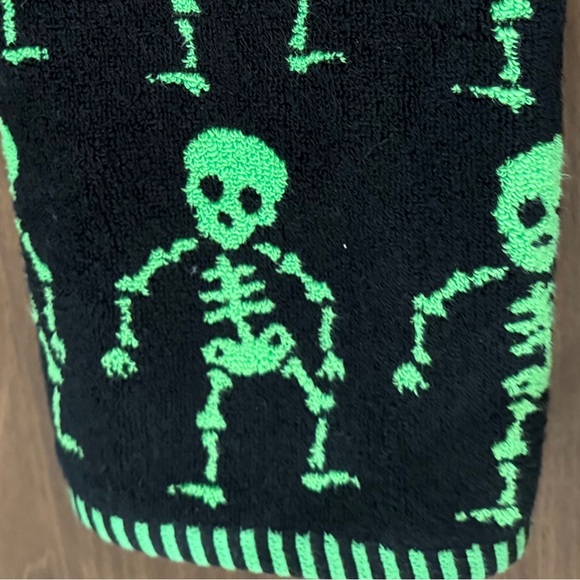 Caro Lime Green Stripe Skeleton Towel set - Picture 9 of 13